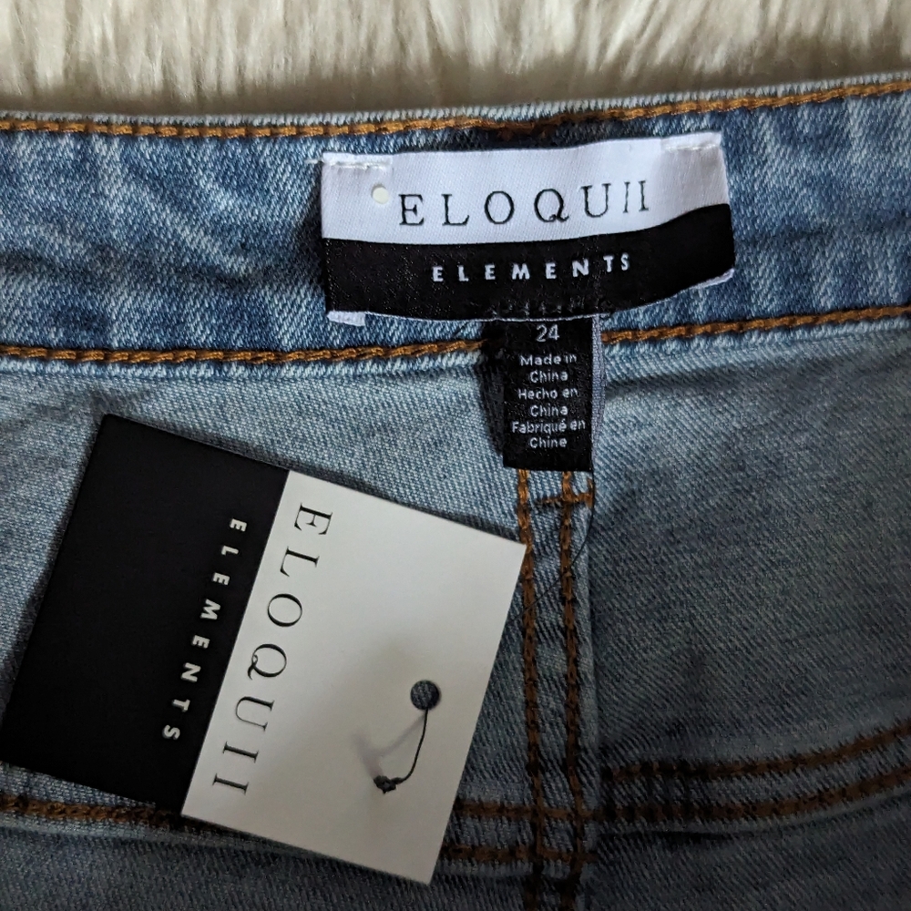 Final Price NWT Eloquii Straight Leg Jeans With Slit in Light Wash - Picture 8 of 14